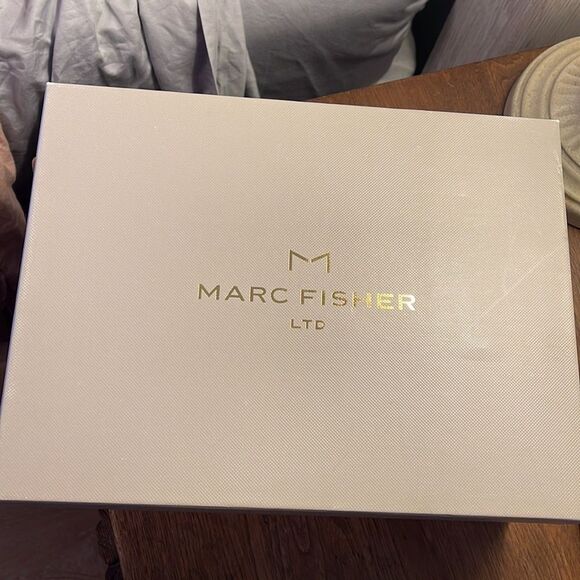 Marc Fisher Silver Heels - Picture 5 of 5